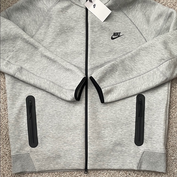 Nike Sportswear Tech Fleece Windrunner Full-Zip Hoodie - Picture 2 of 13